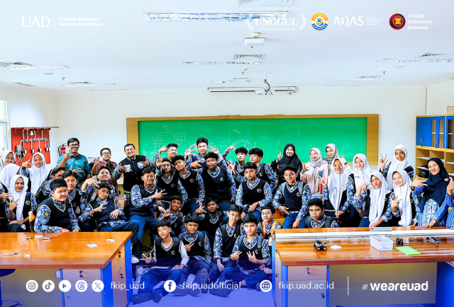 Belajar Fisika Asyik ala Fun Physics UAD