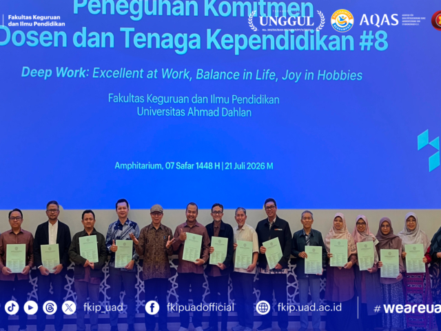 FKIP UAD Beri Penghargaan kepada Program Studi Berprestasi pada Peneguhan Komitmen #8