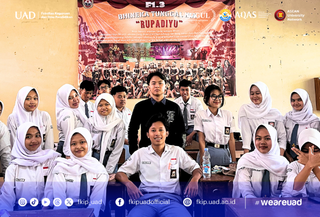 FKIP UAD Bimbing Siswa Playen Kuasai Public Speaking