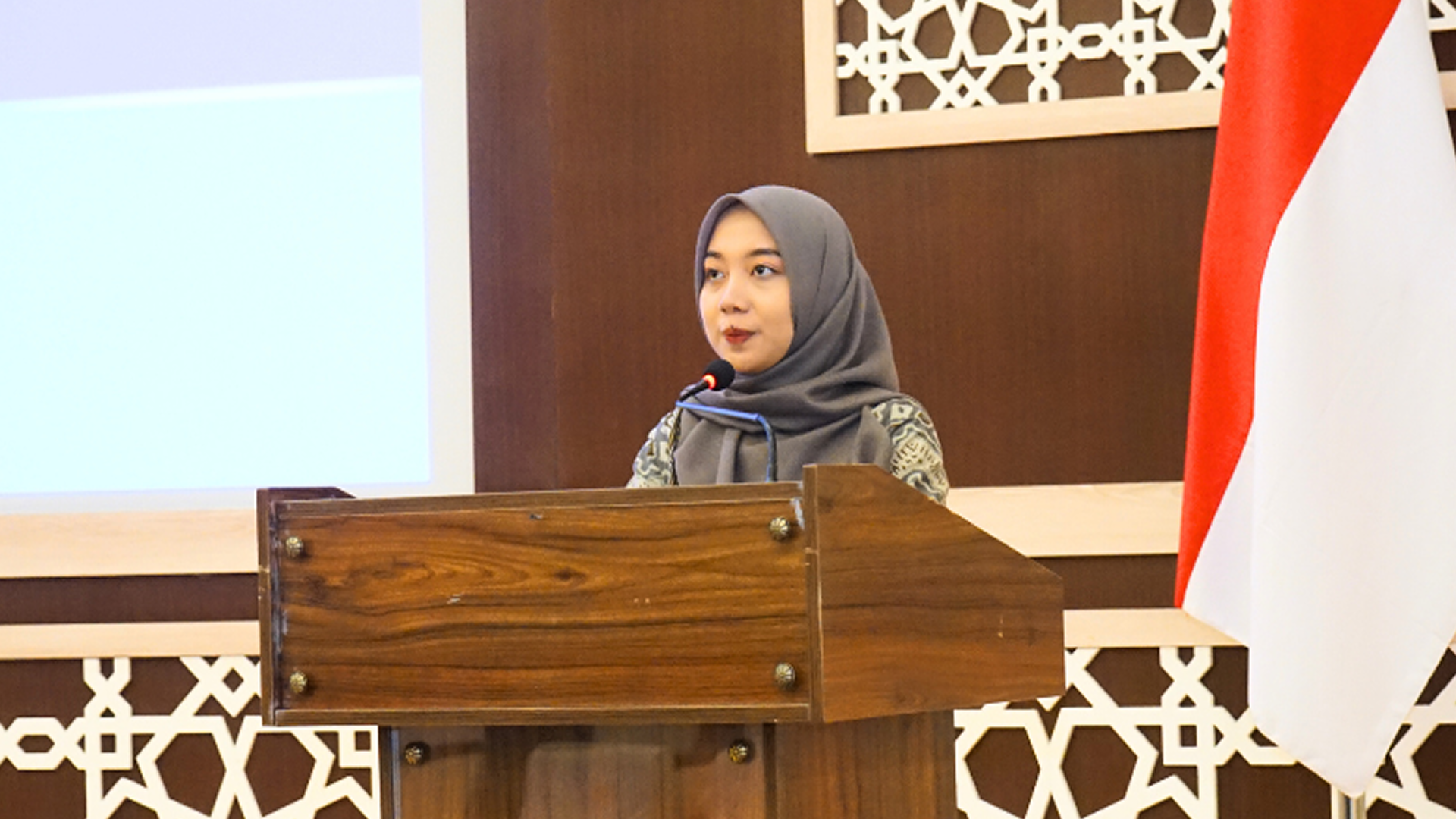 Intan Meifilindati, S.Pd, Wisudawan Terbaik Pelepasan Wisuda III 2024 2025