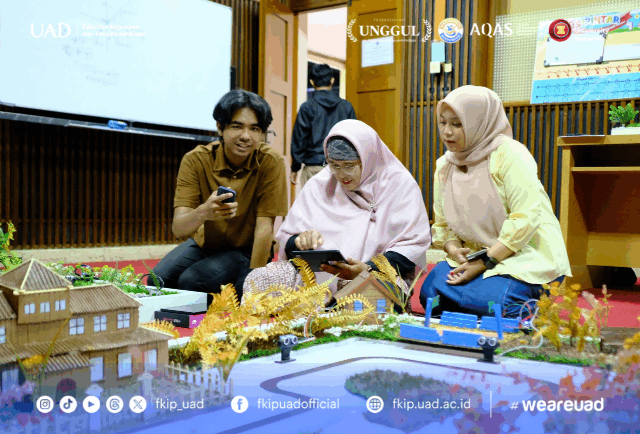 Mahasiswa Magister Pendidikan Matematika UAD Simulasikan Robot Cerdas Magenta Berbasis AI