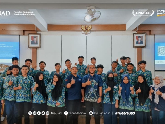 FKIP Beri Gebrakan Motivasi Lanjut Kuliah di SMK Muh 1 Moyudan