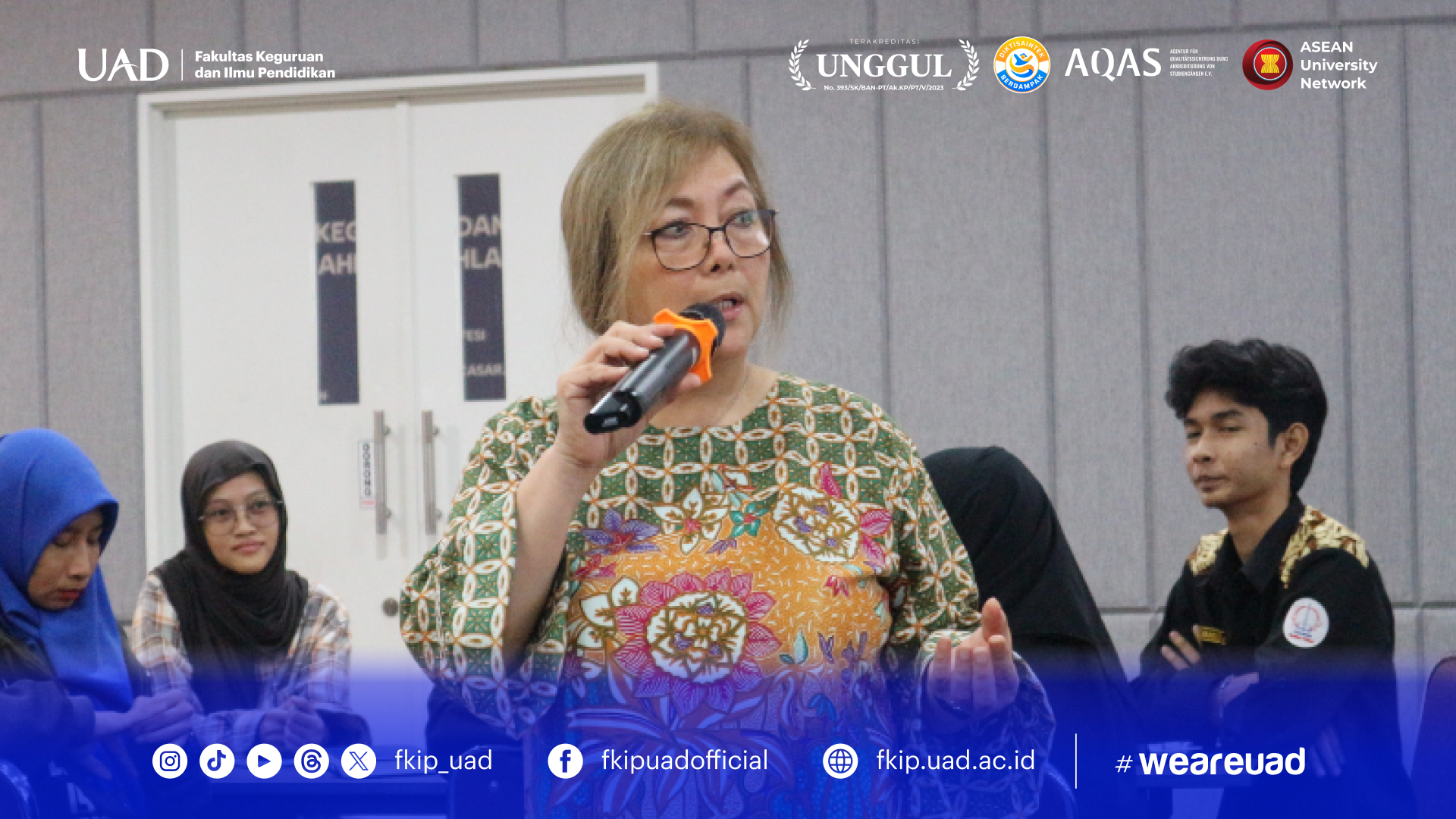 Maria Meredith, MA., Ph.D (Cand) saat menyampaikan materi