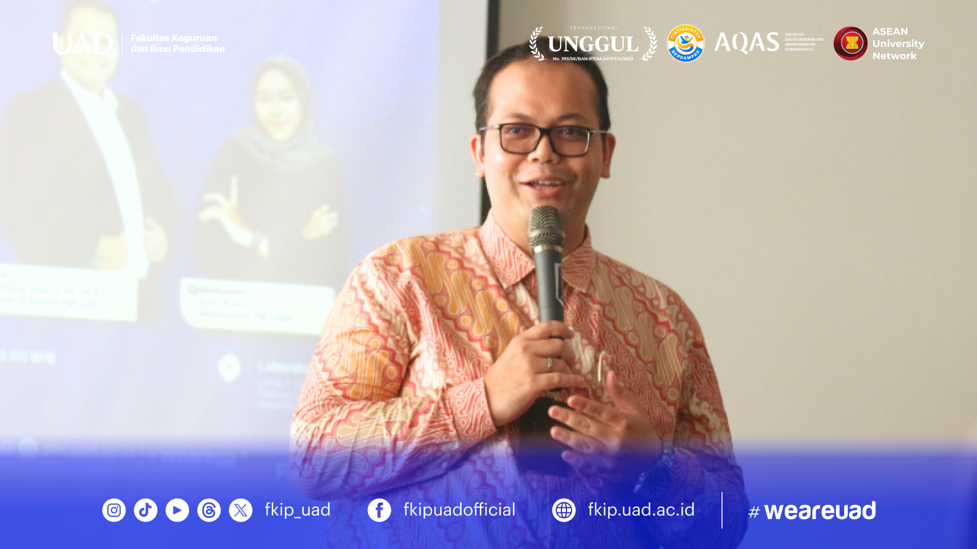 Patria Handung Jaya, S.Pd., M.A. sedang menyampaiakan materi